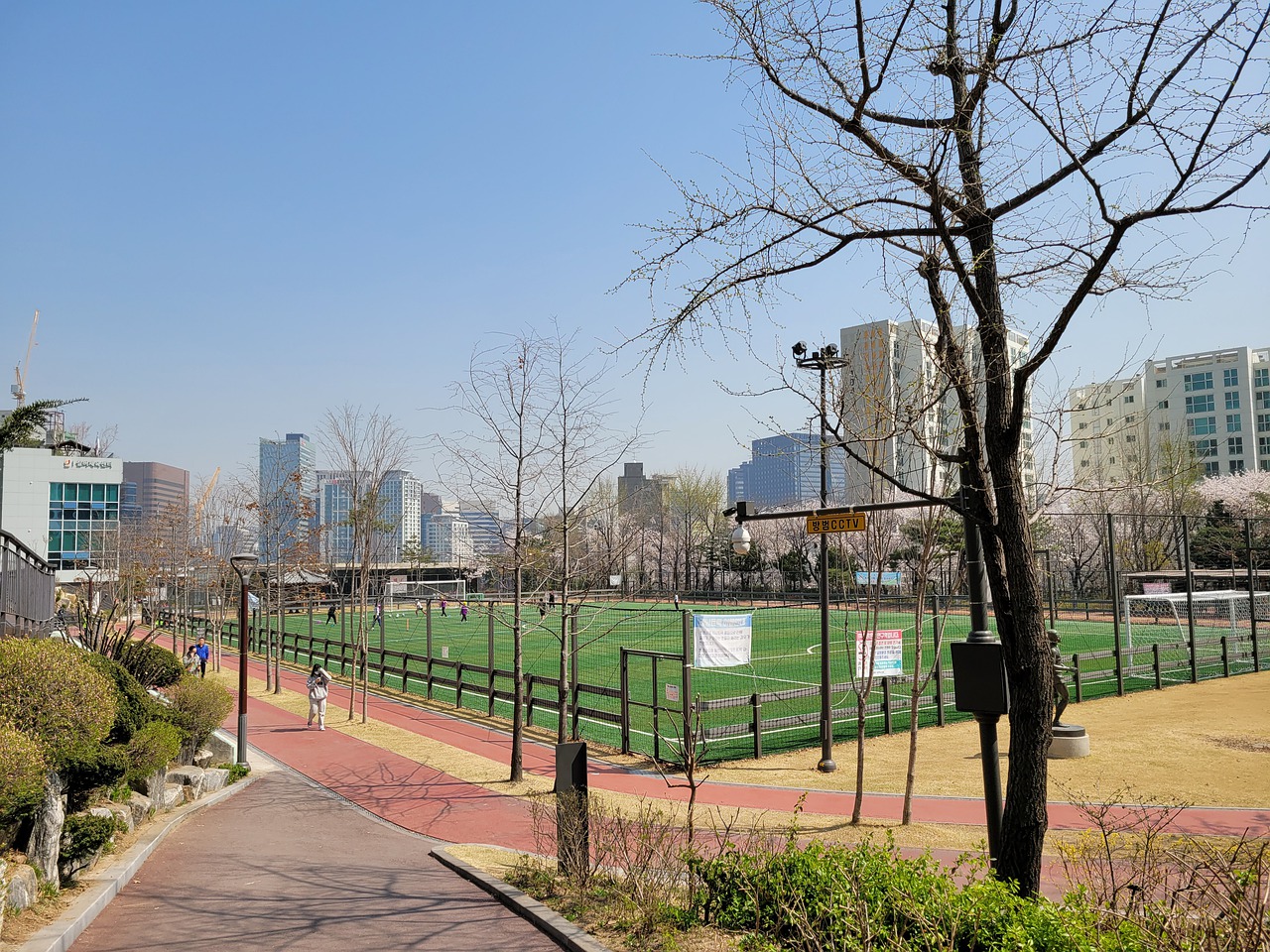 大量的人工 大量的人工